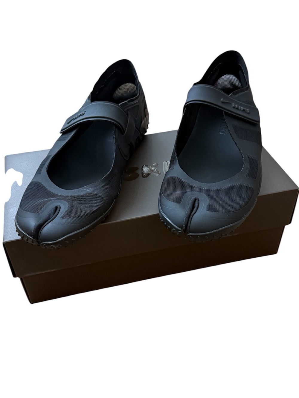 NikeSKIMS Rift Mesh split toe shoe - Picture 8 of 8
